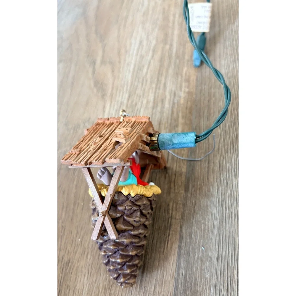 Hallmark Ornament Chris Mouse Dreams #2 Sleeping in Pinecone Nest 1986 No Light